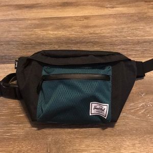 Herschel medium size fanny pack